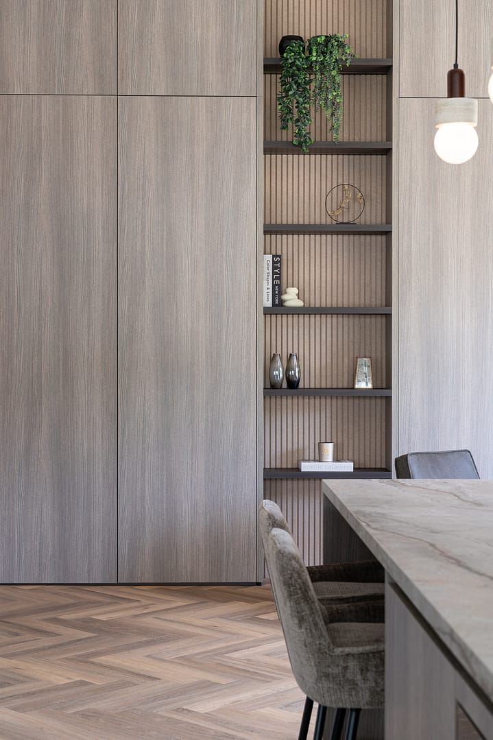 Interieur fotografie van een kast op maat met houten balken