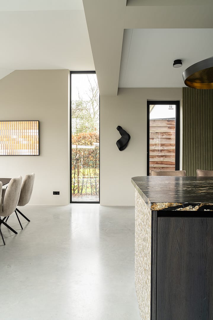 Interieurfotografie lichte woning met beige en groen tinten